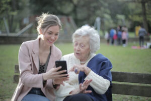 Jak stworzyć bezpieczne środowisko domowe dla chorego na Alzheimera?