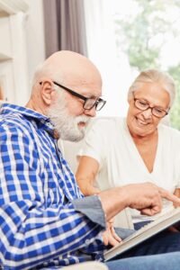 Życie z chorobą Alzheimera – porady dla pacjentów i ich rodzin