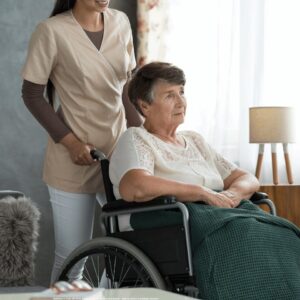 Alzheimer w wieku 20 i 30 lat (wczesny) i po 40-50 roku życia (późny) – jakie są różnice w przebiegu choroby