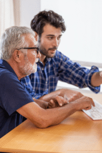 Jak przekonać seniora do domu opieki? Jak z nim rozmawiać?