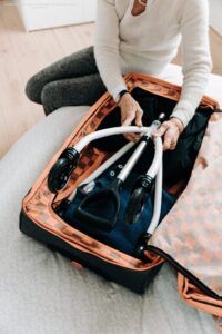 Co zabrać do domu opieki i co spakować seniorowi, aby czuł się komfortowo?